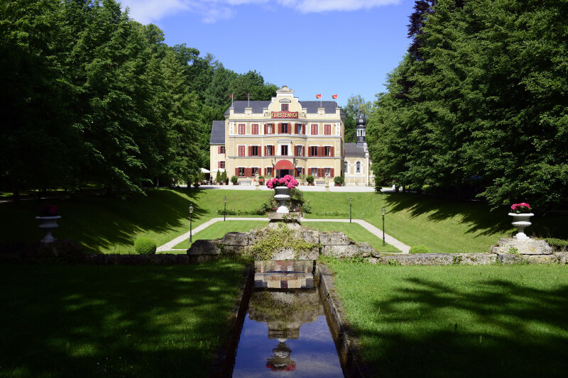 Sturm der Liebe: Wedding Chaos and Fürstenhof Intrigue Unveiled